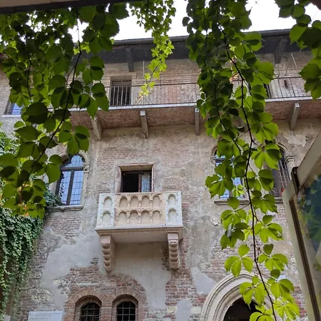 Ej Station Corner * Verona